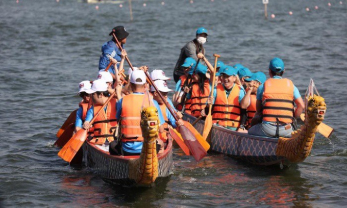 Sôi động giải bơi chải thuyền rồng Hà Nội mở rộng năm 2020